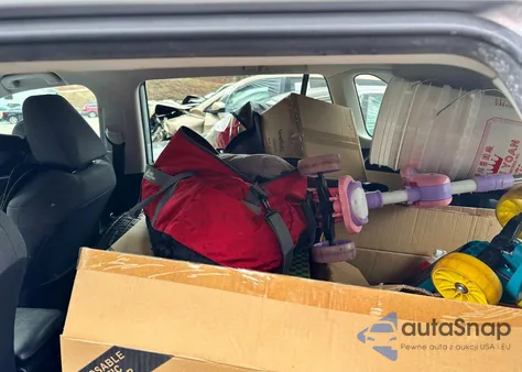 2020 Toyota Rav4 Xle z USA, uszkodzony, nr VIN 2T3P1RFV7LC135741